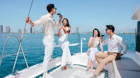 【ダナン発着】ソンチャ半島 クルージングとサントリーニ風カフェ「ソンチャマリーナ（Son Tra Marina）」+世界遺産・ホイアン